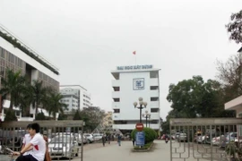 Hà Nội: Chưa di dời được trường đại học nào ra khỏi nội đô