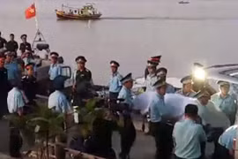 Thi thể phi công Su-30MK2 Thượng tá Trần Quang Khải đã về đất liền