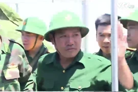 Đích thân Tư lệnh Quân chủng PKKQ đón phi công máy bay Su-30MK2