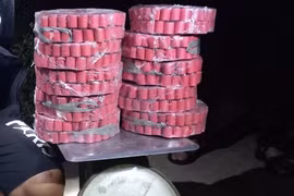 Bắt đối tượng tàng trữ 11,5 kg pháo nổ trái phép