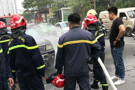 Xử lý nhanh sự cố cháy xe Ford 5 chỗ ngồi