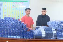 Dùng xe Camry chở hàng cấm, nhóm đối tượng bị bắt giữ