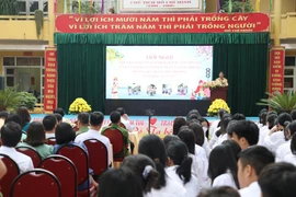 Ký cam kết chấp hành Luật giao thông đường bộ trong học đường