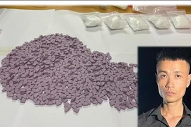 Đang chờ khách bán gần 1.000 viên ma tuý "kẹo" thì bị bắt