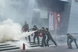 Xử lý tình huống cháy giả định tại Trung tâm thương mại Savico Megamall Long Biên