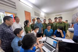 Thứ trưởng Bộ Công an kiểm tra công tác triển khai Đề án 06 tại quận Tây Hồ