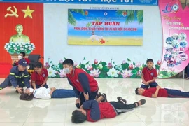 Trang bị kỹ năng xử lý khi đuối nước cho hơn 1.000 em học sinh