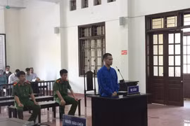 Gã nhân tình dùng roi điện dí vào người yêu 