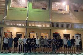 Khống chế nhóm đối tượng dùng hung khí chống trả lực lượng Công an