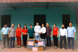 Trao nhà nhân ái trị giá 200 triệu đồng cho học sinh nghèo hiếu học 