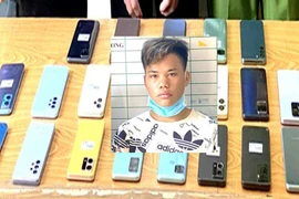 Đột nhập cửa hàng trộm cắp 21 chiếc điện thoại di động