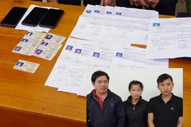 Bắt 3 đối tượng làm giả giấy tờ