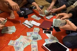 Bắt quả tang Trạm trưởng Trạm y tế xã đánh bạc
