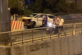 Xe sang trị giá nhiều tỷ đồng gặp nạn trên cầu Chương Dương