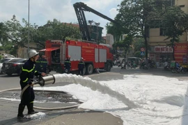 Clip: Giữa trưa nắng Cảnh sát xử lý dập tắt cháy giả định tại cây xăng, dầu dốc Tam Đa