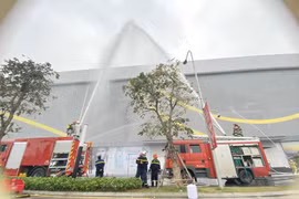 Kỹ năng tránh ngạt khói trong diễn tập tại Trung tâm thương mại Vincom Mega Mall - Ocean Park