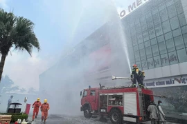 Clip: Cứu nạn người mắc kẹt bằng cầu dây nghiêng trong tình huống cháy giả định