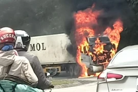 Xe đang leo đèo bỗng dưng bốc cháy