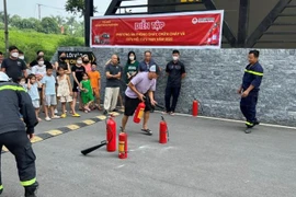 Huy động lực lượng xử lý tình huống cháy giả định tại khu chung cư An Quý Hưng Riverside