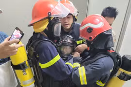 Hướng dẫn thoát nạn cho nhiều người mắc kẹt tại tòa nhà Victoria Văn Phú