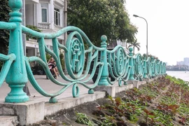 Tìm người biết việc