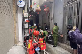 Xe máy chữa cháy lưu động tiếp cận nhanh đám cháy nằm trong ngõ nhỏ