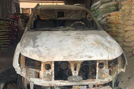 Mua xăng phóng hỏa đốt nhà kho hàng xóm 