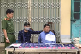 Bắt tội phạm nguy hiểm mang trong người 12.000 viên ma tuý tổng hợp