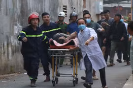 Hai người thương vong do sập giàn giáo