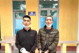 Khởi tố bị can hai đối tượng cầm dao chém tình địch