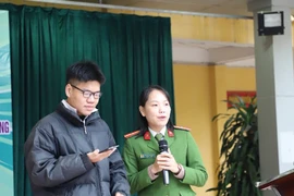 Công an quận Tây Hồ xác thực định danh điện tử, hướng dẫn kích hoạt VNeID cho giáo viên và học sinh