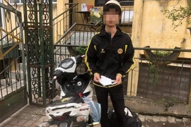 Đi dạo phố bằng xe máy không rõ nguồn gốc