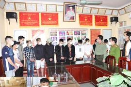 Thuê chung cư đặt 'tổ hợp' với gần 200 máy tính để bán 'lô, đề' lừa người chơi