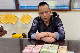 Đang nhận 200 triệu đồng thì bị Công an bắt quả tang