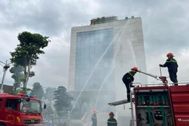 Xử lý tình huống cháy giả định tại chợ gỗ Thường Tín