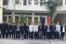 Tạm giữ hình sự nhiều thanh, thiếu niên gây rối trật tự công cộng 