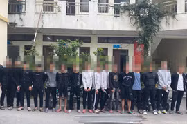 Tạm giữ hình sự nhiều thanh, thiếu niên gây rối trật tự công cộng 