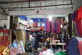 Trang bị kỹ năng thoát nạn, dập lửa cho tiểu thương tại các chợ, siêu thị 