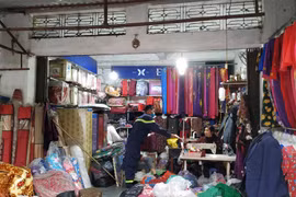 Trang bị kỹ năng thoát nạn, dập lửa cho tiểu thương tại các chợ, siêu thị 