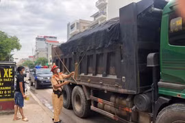 Quyết liệt xử lý xe quá khổ, quá tải, kiềm chế tai nạn giao thông