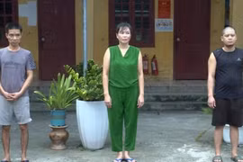 Lật tẩy vụ mua bán nữ nhân viên chưa đủ 16 tuổi của các chủ quán karaoke