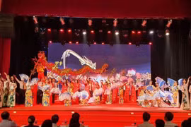 'Không ngừng cải cách hành chính, đáp ứng nhu cầu phát triển kinh tế, xã hội'