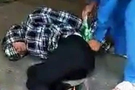 Bắt đối tượng dùng súng giả xông vào ngân hàng đe dọa nhân viên 