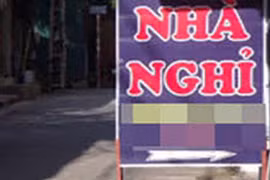 Vợ bị nhắn tin chọc ghẹo, chồng nghi ngờ một người đàn ông đã rình đánh đối phương trọng thương