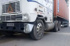 Tránh vũng nước, cô gái bị container cuốn vào gầm tử vong