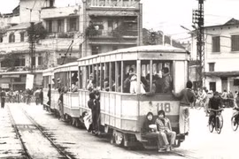 Leng keng tàu điện Bờ Hồ 