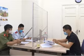 Lực lượng chức năng xử phạt người thông tin sai sự thật trên mạng xã hội