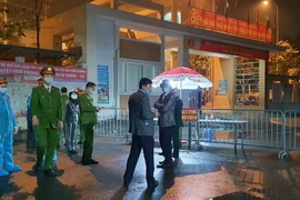 Lặng thầm những người lính gác chốt chống dịch Covid-19 