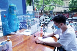 Việc đảm bảo an toàn cho những “thành trì” tuyến cuối bảm đảm sức khỏe, tính mạng cho người dân lúc này có ý nghĩa hết sức quan trọng. Bằng mọi giá chúng ta phải bảo vệ, bảo đảm an toàn cho bệnh viện. Ảnh: Lam Thanh 