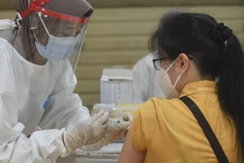 Malaysia, Indonesia đẩy nhanh kế hoạch tiêm phòng Covid-19 